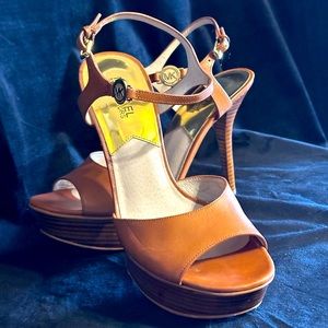 Michael Kors Caramel Strapped Platform Heels. Women’s Size:9.